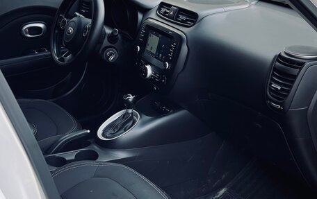 KIA Soul II рестайлинг, 2017 год, 1 000 000 рублей, 20 фотография