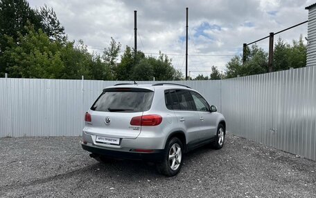 Volkswagen Tiguan I, 2011 год, 825 000 рублей, 2 фотография