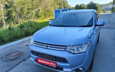 Mitsubishi Outlander III рестайлинг 3, 2014 год, 2 100 000 рублей, 1 фотография