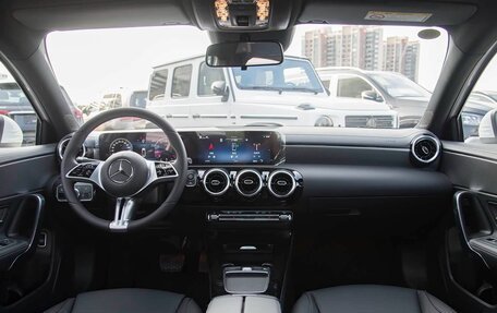 Mercedes-Benz A-Класс, 2023 год, 2 100 000 рублей, 18 фотография