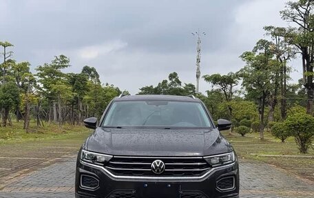 Volkswagen T-Roc I, 2022 год, 1 420 000 рублей, 2 фотография
