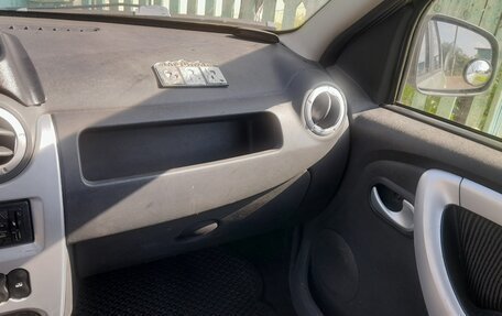 Renault Logan I, 2012 год, 300 000 рублей, 3 фотография