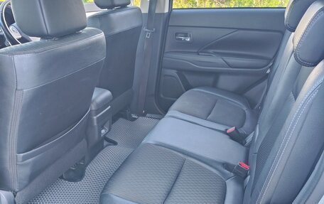 Mitsubishi Outlander III рестайлинг 3, 2014 год, 2 100 000 рублей, 8 фотография