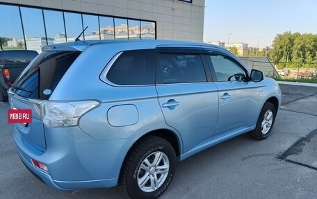 Mitsubishi Outlander III рестайлинг 3, 2014 год, 2 100 000 рублей, 3 фотография