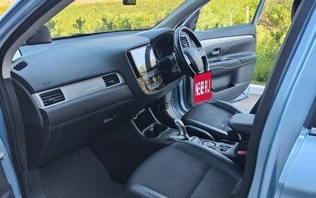 Mitsubishi Outlander III рестайлинг 3, 2014 год, 2 100 000 рублей, 9 фотография