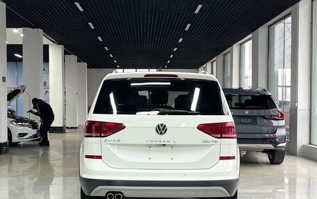 Volkswagen Touran III, 2021 год, 2 181 000 рублей, 5 фотография