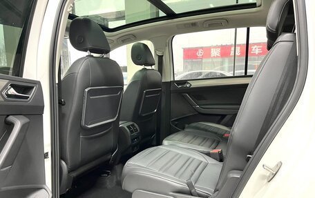 Volkswagen Touran III, 2021 год, 2 181 000 рублей, 13 фотография