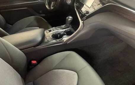 Toyota Camry, 2018 год, 2 530 000 рублей, 10 фотография