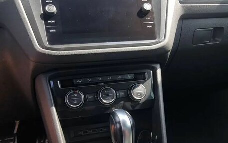 Volkswagen Tiguan II, 2020 год, 2 550 000 рублей, 3 фотография