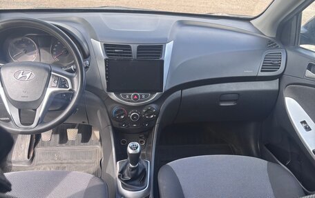 Hyundai Solaris II рестайлинг, 2011 год, 499 000 рублей, 8 фотография