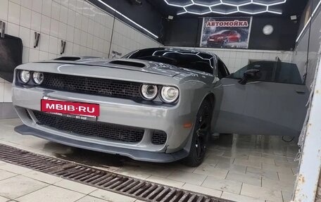 Dodge Challenger III рестайлинг 2, 2016 год, 2 270 000 рублей, 5 фотография