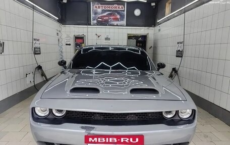 Dodge Challenger III рестайлинг 2, 2016 год, 2 270 000 рублей, 8 фотография