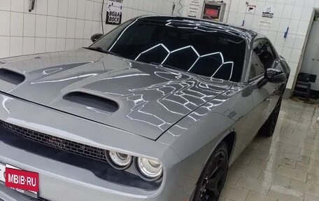 Dodge Challenger III рестайлинг 2, 2016 год, 2 270 000 рублей, 2 фотография