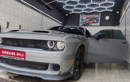 Dodge Challenger III рестайлинг 2, 2016 год, 2 270 000 рублей, 6 фотография
