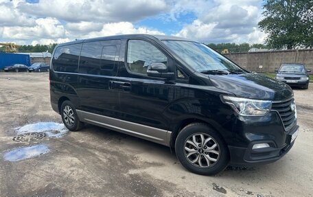 Hyundai H-1 II рестайлинг, 2019 год, 2 320 000 рублей, 3 фотография