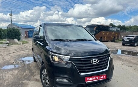 Hyundai H-1 II рестайлинг, 2019 год, 2 320 000 рублей, 2 фотография