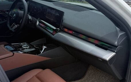 BMW 5 серия, 2023 год, 6 600 000 рублей, 21 фотография