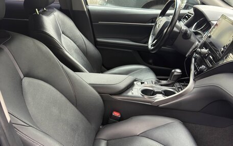 Toyota Camry, 2021 год, 2 750 000 рублей, 9 фотография