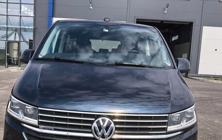 Volkswagen Multivan T6 рестайлинг, 2020 год, 6 500 000 рублей, 1 фотография