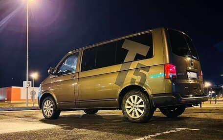 Volkswagen Multivan T5, 2012 год, 2 400 000 рублей, 2 фотография