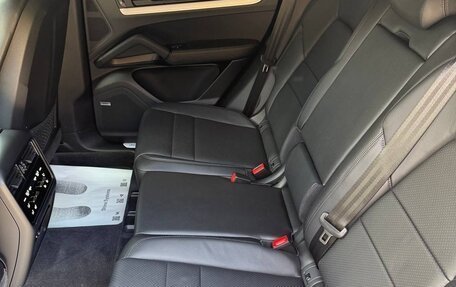 Porsche Cayenne III, 2023 год, 16 990 000 рублей, 11 фотография