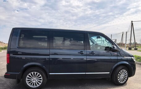 Volkswagen Multivan T6 рестайлинг, 2020 год, 6 500 000 рублей, 3 фотография