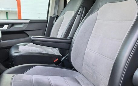 Volkswagen Multivan T6 рестайлинг, 2020 год, 6 500 000 рублей, 4 фотография