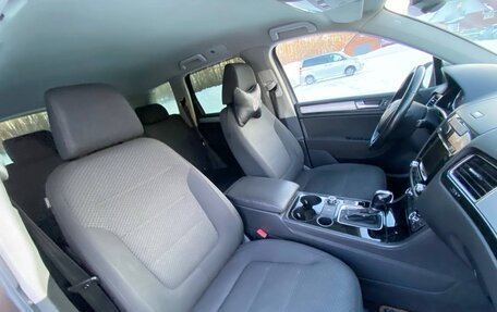 Volkswagen Touareg III, 2011 год, 1 650 000 рублей, 8 фотография