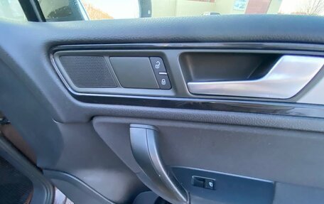 Volkswagen Touareg III, 2011 год, 1 650 000 рублей, 10 фотография