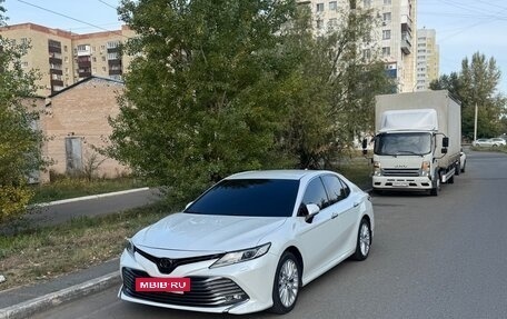 Toyota Camry, 2018 год, 2 400 000 рублей, 6 фотография