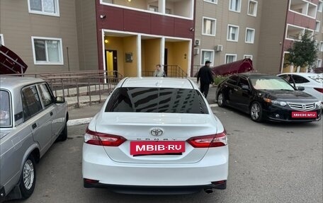 Toyota Camry, 2018 год, 2 400 000 рублей, 4 фотография