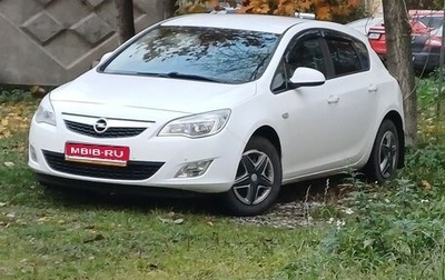 Opel Astra J, 2011 год, 630 000 рублей, 1 фотография