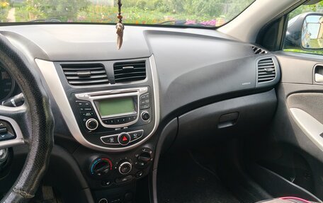 Hyundai Solaris II рестайлинг, 2011 год, 600 000 рублей, 1 фотография