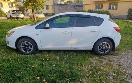 Opel Astra J, 2011 год, 630 000 рублей, 3 фотография