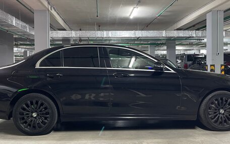 Mercedes-Benz E-Класс, 2019 год, 2 599 000 рублей, 3 фотография