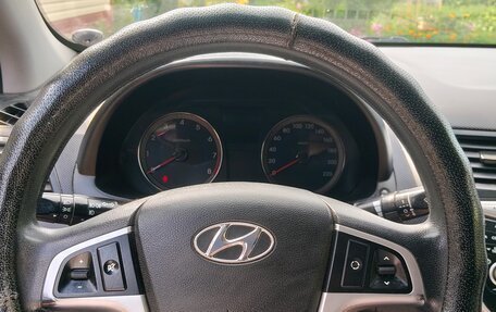 Hyundai Solaris II рестайлинг, 2011 год, 600 000 рублей, 2 фотография