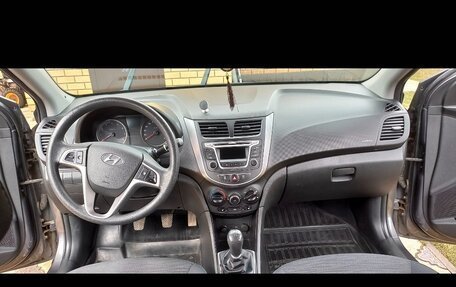 Hyundai Solaris II рестайлинг, 2015 год, 1 030 000 рублей, 4 фотография