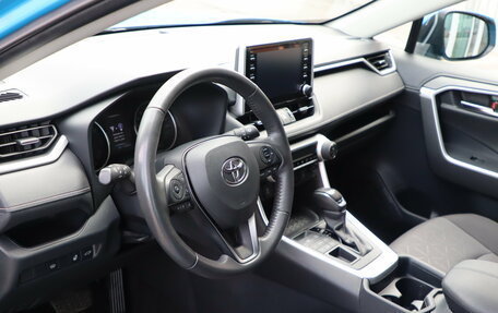 Toyota RAV4, 2021 год, 3 190 000 рублей, 9 фотография