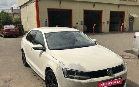 Volkswagen Jetta VI, 2013 год, 1 250 000 рублей, 2 фотография
