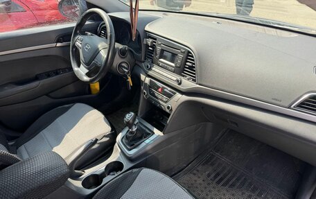 Hyundai Elantra VI рестайлинг, 2017 год, 1 015 000 рублей, 4 фотография