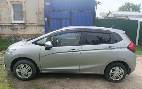 Honda Fit III, 2017 год, 900 000 рублей, 4 фотография