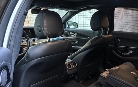Mercedes-Benz E-Класс, 2018 год, 3 300 000 рублей, 9 фотография