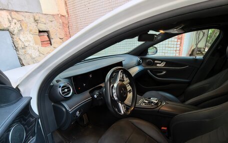 Mercedes-Benz E-Класс, 2018 год, 3 300 000 рублей, 7 фотография