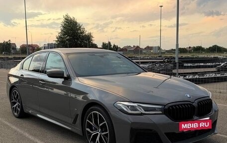 BMW 5 серия, 2021 год, 5 600 000 рублей, 2 фотография