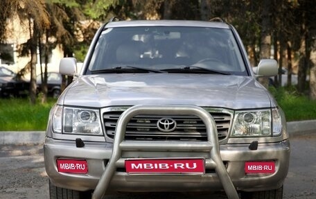 Toyota Land Cruiser 100 рестайлинг 2, 2004 год, 3 200 000 рублей, 1 фотография