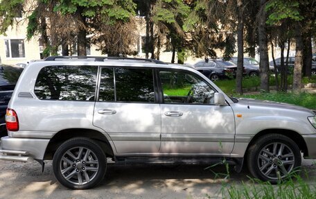 Toyota Land Cruiser 100 рестайлинг 2, 2004 год, 3 200 000 рублей, 3 фотография
