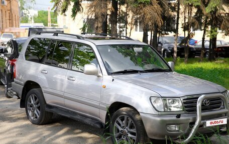 Toyota Land Cruiser 100 рестайлинг 2, 2004 год, 3 200 000 рублей, 2 фотография