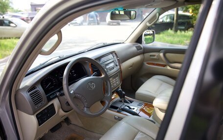 Toyota Land Cruiser 100 рестайлинг 2, 2004 год, 3 200 000 рублей, 10 фотография