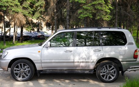 Toyota Land Cruiser 100 рестайлинг 2, 2004 год, 3 200 000 рублей, 7 фотография