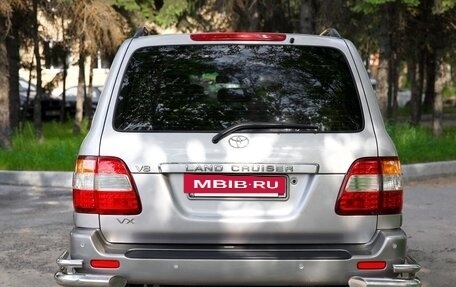 Toyota Land Cruiser 100 рестайлинг 2, 2004 год, 3 200 000 рублей, 5 фотография